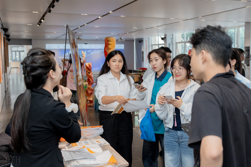 20250917080456 chuong trinh unitour 2025 tai ueh dan dat tam nhin dinh hinh ky nguyen (19)